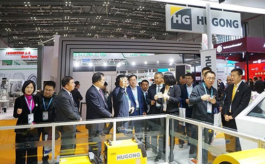 甘肃省天水市常务副市长光临壹号娱乐意大利CEA展位